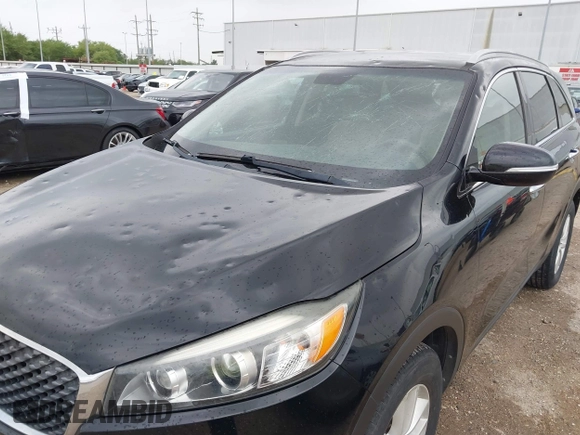 2018 Kia Sorento LX with VIN 5XYPG4A30JG384884, listed as a IAAI auction lot 41931992 with 140,919 mi miles. Bid and sale history available at carsss.com. Image 6.