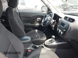 2015 Kia Soul z VIN KNDJN2A26F7212967, wystawiony jako IAAI lot #42370638 z przebiegiem 131 821 mil mil oraz . Historia ofert i sprzedaży dostępna na DreamBid. Obrazek 5.