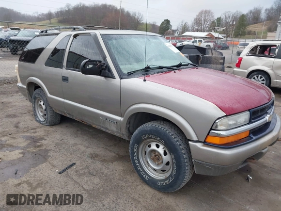 2000 Chevrolet Blazer LS z VIN 1GNCT18W7YK252323, wystawiony jako IAAI lot #41842766 z przebiegiem 149 462 mil mil oraz . Historia ofert i sprzedaży dostępna na DreamBid. Obrazek 1.