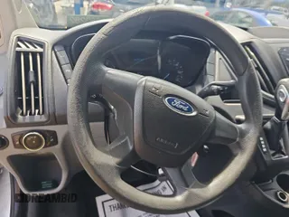 2017 Ford Transit Cargo z VIN 1FTYE1CMXHKA48291, wystawiony jako IAAI lot #42731289 z przebiegiem 142 973 mil mil oraz . Historia ofert i sprzedaży dostępna na DreamBid. Obrazek 18.