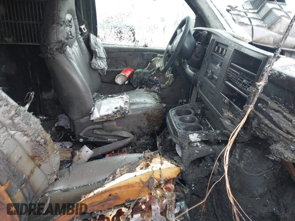 2009 Chevrolet Express Cargo z VIN 1GCFG15XX91110756, wystawiony jako IAAI lot #41556340 z przebiegiem Nie podano mil oraz . Historia ofert i sprzedaży dostępna na DreamBid. Obrazek 5.