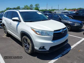 2016 Toyota Highlander XLE z VIN 5TDKKRFHXGS132954, wystawiony jako IAAI lot #42288224 z przebiegiem 153 448 mil mil oraz . Historia ofert i sprzedaży dostępna na DreamBid. Obrazek 1.