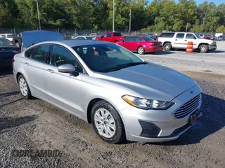 2019 Ford Fusion S with VIN 3FA6P0G70KR209661, listed as a IAAI auction lot 40319091 with 46,466 mi miles and . Bid and sale history available at carsss.com. Image 1.