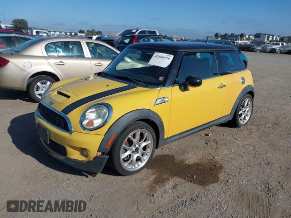 2007 MINI Hardtop S с VIN WMWMF73517TV31617, выставлен на аукционе IAAI как лот 42586579 с пробегом Не указан миль и . История ставок и продаж доступна на DreamBid. Изображение 2.