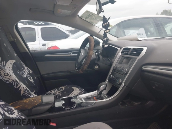 2014 Ford Fusion S with VIN 3FA6P0G73ER353967, listed as a IAAI auction lot 42014604 with 132,340 mi miles. Bid and sale history available at carsss.com. Image 5.