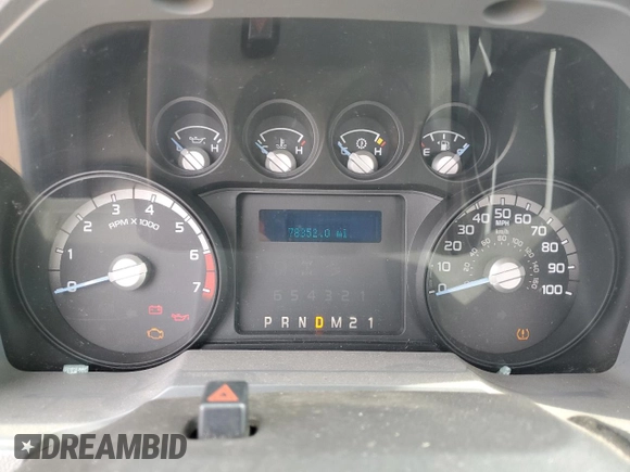 2012 Ford F-250 XL z VIN 1FTBF2A66CEC26055, wystawiony jako Copart lot #70213984 z przebiegiem 78 352 mil mil oraz Szkoda całkowita • Salvage title. Historia ofert i sprzedaży dostępna na DreamBid. Obrazek 9.