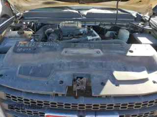 2011 GMC Sierra 2500HD SLT z VIN 1GT121C86BF128555, wystawiony jako Copart lot #46121585 z przebiegiem 343 675 mil mil oraz Szkoda całkowita • Salvage title. Historia ofert i sprzedaży dostępna na DreamBid. Obrazek 11.