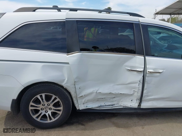 2011 Honda Odyssey EX-L with VIN 5FNRL5H60BB038773, listed as a IAAI auction lot 41762693 with 170,432 mi miles. Bid and sale history available at carsss.com. Image 6.