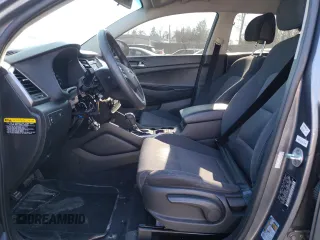 2018 Hyundai Tucson SE z VIN KM8J2CA45JU683675, wystawiony jako Copart lot #46975945 z przebiegiem 108 781 mil mil oraz Szkoda całkowita • Salvage title. Historia ofert i sprzedaży dostępna na DreamBid. Obrazek 7.