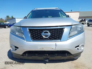 2016 Nissan Pathfinder Platinum with VIN 5N1AR2MM0GC616224, listed as a IAAI auction lot 42088422 with 131,411 mi miles. Bid and sale history available at carsss.com. Image 6.