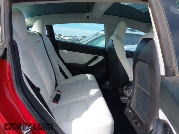 2020 Tesla Model 3 Long Range z VIN 5YJ3E1EB1LF668197, wystawiony jako IAAI lot #40551873 z przebiegiem 94 233 mil mil oraz . Historia ofert i sprzedaży dostępna na DreamBid. Obrazek 8.