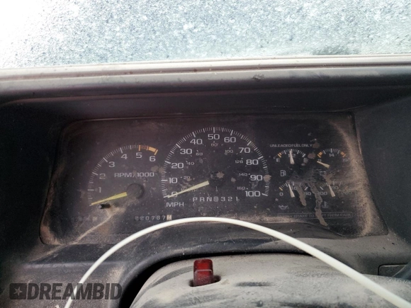 1996 Chevrolet Suburban z VIN 3GNFK16RXTG125871, wystawiony jako Copart lot #86401384 z przebiegiem 220 767 mil mil oraz Czysty tytuł • Clean title. Historia ofert i sprzedaży dostępna na DreamBid. Obrazek 9.