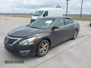 2013 Nissan Altima SV with VIN 1N4AL3AP8DN583103, listed as a IAAI auction lot 41698735 with 183,188 mi miles and . Bid and sale history available at carsss.com. Image 2.