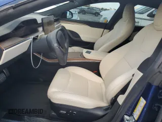 2021 Tesla Model S Long Range z VIN 5YJSA1E52MF437103, wystawiony jako Copart lot #55533515 z przebiegiem 59 015 mil mil oraz Szkoda całkowita • Salvage title. Historia ofert i sprzedaży dostępna na DreamBid. Obrazek 7.