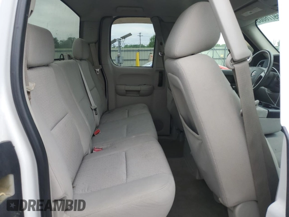 2010 GMC Sierra 1500 SLE z VIN 1GTSKVE36AZ149335, wystawiony jako Copart lot #59776005 z przebiegiem 83 381 mil mil oraz Czysty tytuł • Clean title. Historia ofert i sprzedaży dostępna na DreamBid. Obrazek 10.