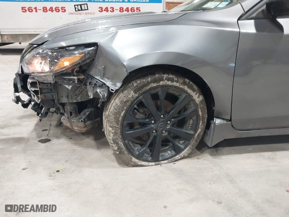 2018 Nissan Altima 2.5 SV with VIN 1N4AL3AP5JC470135, listed as a IAAI auction lot 41801045 with 122,452 mi miles. Bid and sale history available at carsss.com. Image 6.