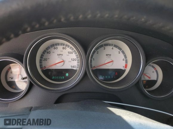 2008 Dodge Charger z VIN 2B3LA43GX8H294087, wystawiony jako Copart lot #54843755 z przebiegiem 208 359 mil mil oraz Szkoda całkowita • Salvage title. Historia ofert i sprzedaży dostępna na DreamBid. Obrazek 9.
