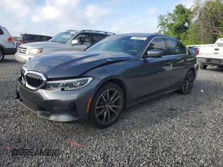 2020 BMW 3 Series 330i z VIN 3MW5R1J09L8B23139, wystawiony jako Copart lot #51480045 z przebiegiem Nie podano mil oraz Szkoda całkowita • Salvage title. Historia ofert i sprzedaży dostępna na DreamBid. Obrazek 1.