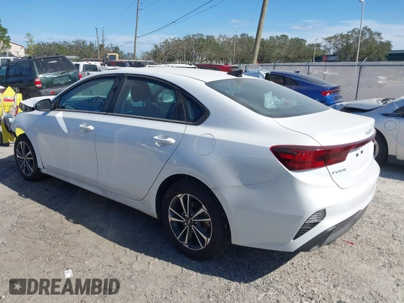 2024 Kia Forte LXS z VIN 3KPF24AD8RE794263, wystawiony jako IAAI lot #40550643 z przebiegiem 10 318 mil mil oraz . Historia ofert i sprzedaży dostępna na DreamBid. Obrazek 3.