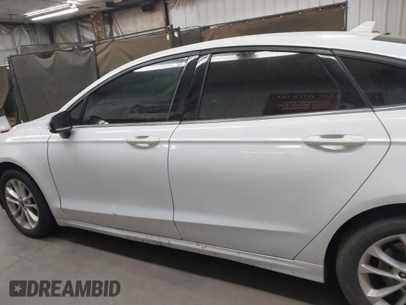 2020 Ford Fusion SE with VIN 3FA6P0H70LR155777, listed as a IAAI auction lot 41719123 with 61,531 mi miles. Bid and sale history available at carsss.com. Image 13.