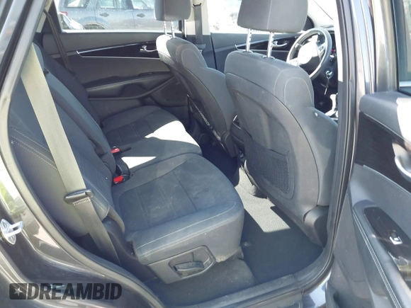 2019 Kia Sorento LX with VIN 5XYPG4A31KG547303, listed as a IAAI auction lot 41751159 with 65,468 mi miles. Bid and sale history available at carsss.com. Image 8.