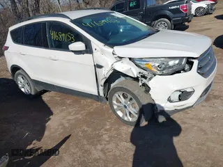 2017 Ford Escape SE z VIN 1FMCU9GD6HUB41900, wystawiony jako IAAI lot #41689153 z przebiegiem 85 975 mil mil oraz . Historia ofert i sprzedaży dostępna na DreamBid. Obrazek 1.