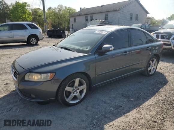 2008 Volvo S40 2.4L z VIN YV1MS382282382674, wystawiony jako Copart lot #55022625 z przebiegiem 116 132 mil mil oraz Szkoda całkowita • Salvage title. Historia ofert i sprzedaży dostępna na DreamBid. Obrazek 1.