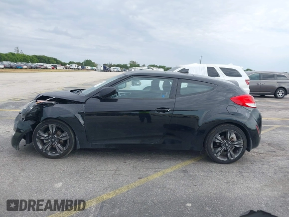 2017 Hyundai Veloster Value Edition with VIN KMHTC6AD9HU317347, listed as a IAAI auction lot 41800746 with 32,550 mi miles. Bid and sale history available at carsss.com. Image 15.