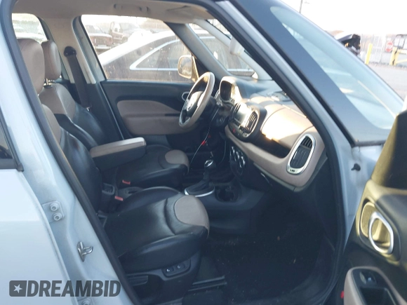 2015 FIAT 500L Lounge with VIN ZFBCFACH8FZ031314, listed as a IAAI auction lot 41392026 with 184,145 mi miles. Bid and sale history available at carsss.com. Image 5.