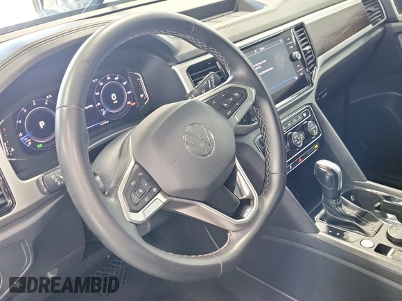 2023 Volkswagen Atlas SE z VIN 1V2HR2CA5PC526012, wystawiony jako IAAI lot #42796408 z przebiegiem 41 216 mil mil oraz . Historia ofert i sprzedaży dostępna na DreamBid. Obrazek 26.