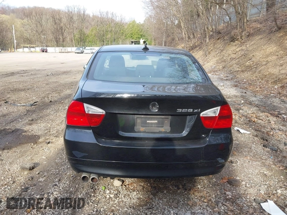 2008 BMW 3 Series 328xi with VIN WBAVC93508K043288, listed as a IAAI auction lot 42060130 with 183,882 mi miles. Bid and sale history available at carsss.com. Image 17.