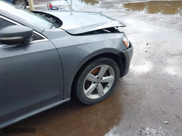 2013 Volkswagen Passat SE w/Sunroof with VIN 1VWBH7A38DC002096, listed as a IAAI auction lot 41904594 with 134,738 mi miles. Bid and sale history available at carsss.com. Image 6.