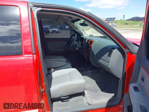2005 Dodge Dakota SLT z VIN 1D7HE42K65S270202, wystawiony jako IAAI lot #41979560 z przebiegiem 35 508 mil mil oraz . Historia ofert i sprzedaży dostępna na DreamBid. Obrazek 5.