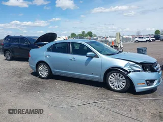 2010 Ford Fusion Hybrid z VIN 3FADP0L33AR385001, wystawiony jako IAAI lot #42074965 z przebiegiem 195 962 mil mil oraz . Historia ofert i sprzedaży dostępna na DreamBid. Obrazek 13.