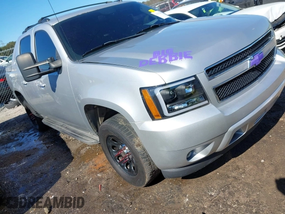 2011 Chevrolet Avalanche LS with VIN 3GNMCEE01BG393771, listed as a IAAI auction lot 41612025 with 199,994 mi miles. Bid and sale history available at carsss.com. Image 1.
