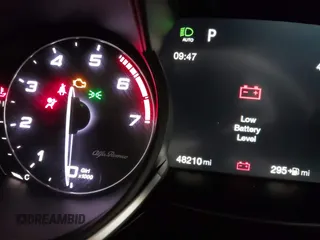 2018 Alfa Romeo Stelvio z VIN ZASFAKAN6J7B74782, wystawiony jako IAAI lot #41939007 z przebiegiem 48 210 mil mil oraz . Historia ofert i sprzedaży dostępna na DreamBid. Obrazek 16.