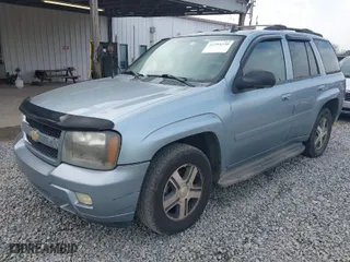 2006 Chevrolet TrailBlazer LS with VIN 1GNDT13S662279972, listed as a IAAI auction lot 41793230 with 283,537 mi miles. Bid and sale history available at carsss.com. Image 2.