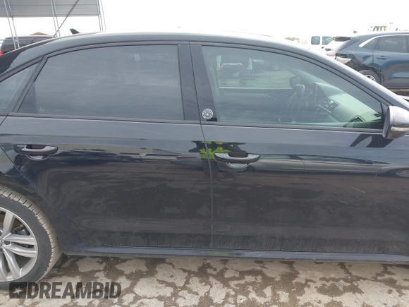 2019 Volkswagen Passat 2.0T Wolfsburg Edition with VIN 1VWLA7A31KC008439, listed as a IAAI auction lot 41472658 with 105,164 mi miles. Bid and sale history available at carsss.com. Image 13.