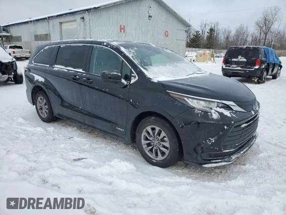 2021 Toyota Sienna LE with VIN 5TDKRKEC8MS049544, listed as a Copart auction lot 45875155 with 70,948 mi miles and Clean Title. Bid and sale history available at carsss.com. Image 4.