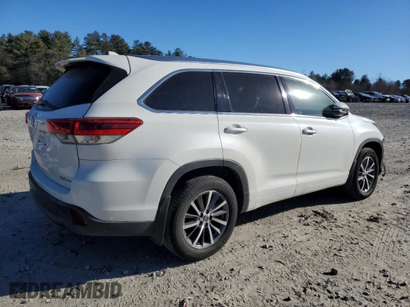 2017 Toyota Highlander XLE with VIN 5TDJZRFH2HS472351, listed as a Copart auction lot 87500745 with 82,955 mi miles and Salvage title. Bid and sale history available at DreamBid. Image 3.