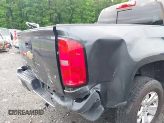 2017 Chevrolet Colorado 2WD LT z VIN 1GCGSCEN1H1227072, wystawiony jako IAAI lot #42247224 z przebiegiem 79 541 mil mil oraz . Historia ofert i sprzedaży dostępna na DreamBid. Obrazek 6.