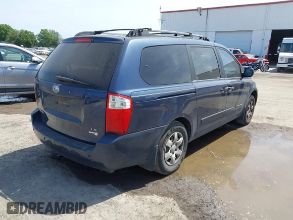 2008 Kia Sedona LX with VIN KNDMB233X86193666, listed as a IAAI auction lot 42041414 with 175,667 mi miles. Bid and sale history available at carsss.com. Image 4.