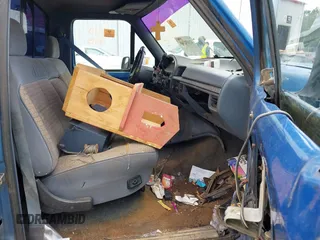 1992 Ford F-150 с VIN 1FTDF15N8NNA04687, выставлен на аукционе IAAI как лот 42452344 с пробегом Не указан миль и . История ставок и продаж доступна на DreamBid. Изображение 5.