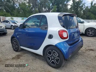 2016 Smart fortwo Passion z VIN WMEFJ5DA5GK058855, wystawiony jako Copart lot #57119445 z przebiegiem 173 493 mil mil oraz Szkody całkowita. Historia ofert i sprzedaży dostępna na DreamBid. Obrazek 2.
