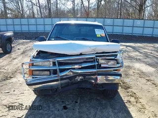 1996 Chevrolet Suburban with VIN 3GNFK16RXTG135350, listed as a IAAI auction lot 41482918 with 157,971 mi miles. Bid and sale history available at carsss.com. Image 6.