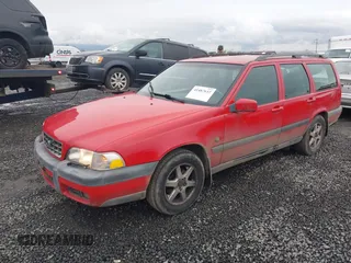 1999 Volvo V70 XC with VIN YV1LZ56D1X2627342, listed as a IAAI auction lot 41487632 with 171,771 mi miles. Bid and sale history available at carsss.com. Image 2.
