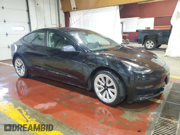 2023 Tesla Model 3 z VIN 5YJ3E1EA4PF451241, wystawiony jako Copart lot #61045835 z przebiegiem 69 738 mil mil oraz Czysty tytuł • Clean title. Historia ofert i sprzedaży dostępna na DreamBid. Obrazek 4.