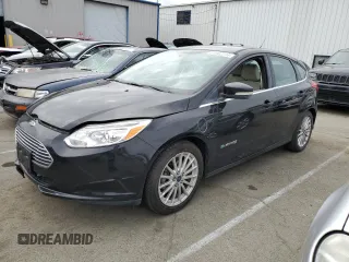 2015 Ford Focus Electric z VIN 1FADP3R41FL232463, wystawiony jako Copart lot #51962274 z przebiegiem 83 379 mil mil oraz . Historia ofert i sprzedaży dostępna na DreamBid. Obrazek 1.