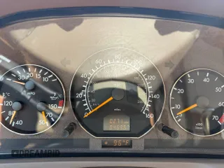 1999 Mercedes-Benz SL 500 z VIN WDBFA68F3XF176338, wystawiony jako Copart lot #58926205 z przebiegiem 46 967 mil mil oraz Tytuł czysty. Historia ofert i sprzedaży dostępna na DreamBid. Obrazek 8.