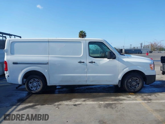 2018 Nissan NV Cargo S z VIN 1N6BF0KM4JN814628, wystawiony jako IAAI lot #42282183 z przebiegiem 128 289 mil mil oraz . Historia ofert i sprzedaży dostępna na DreamBid. Obrazek 14.